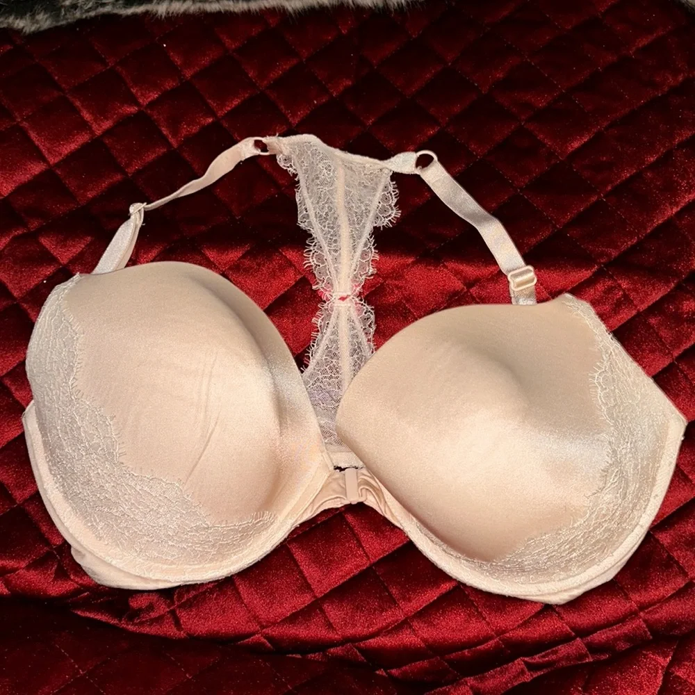Victoria Secrets bra that snaps in the front - Picture 1 of 13